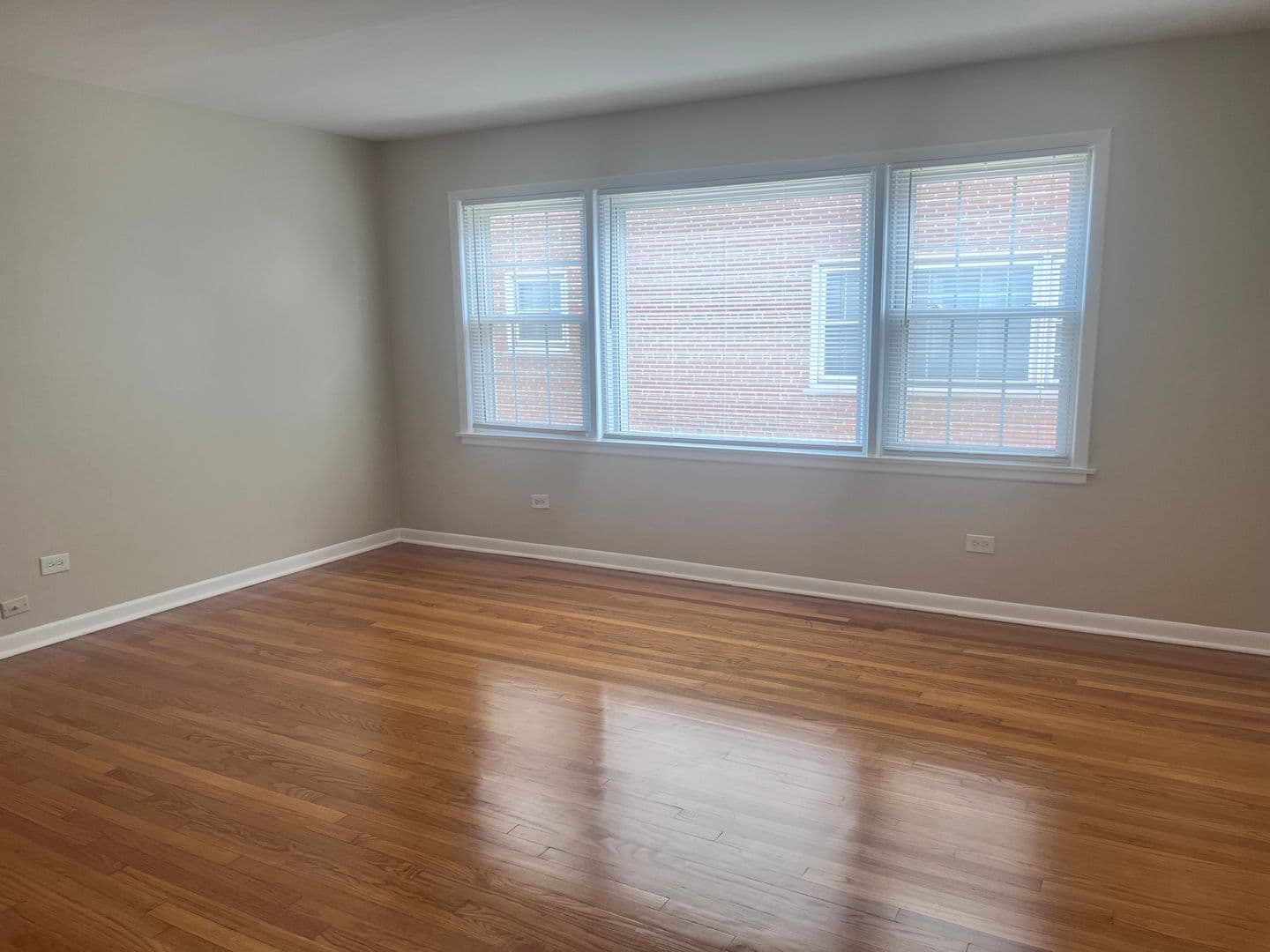 Rosemont Apartment: 9460 Maple Dr
