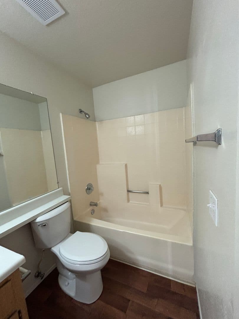 Fallbrook Apartment: 744 W Fallbrook St