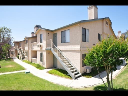 Fallbrook Apartment: 744 W Fallbrook St