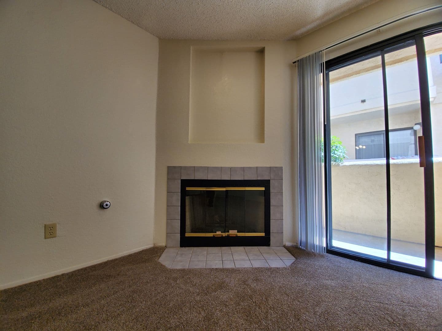 Fallbrook Apartment: 744 W Fallbrook St