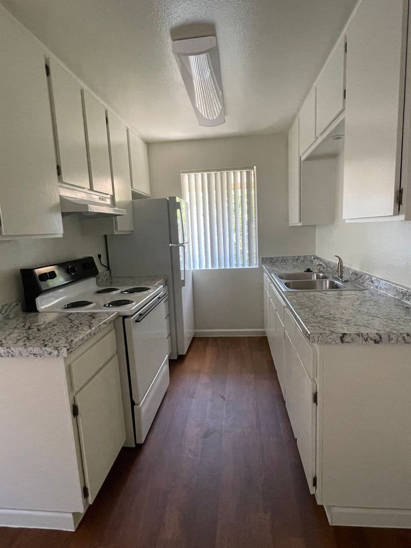 La Mesa Apartment: 7482 Mohawk Street
