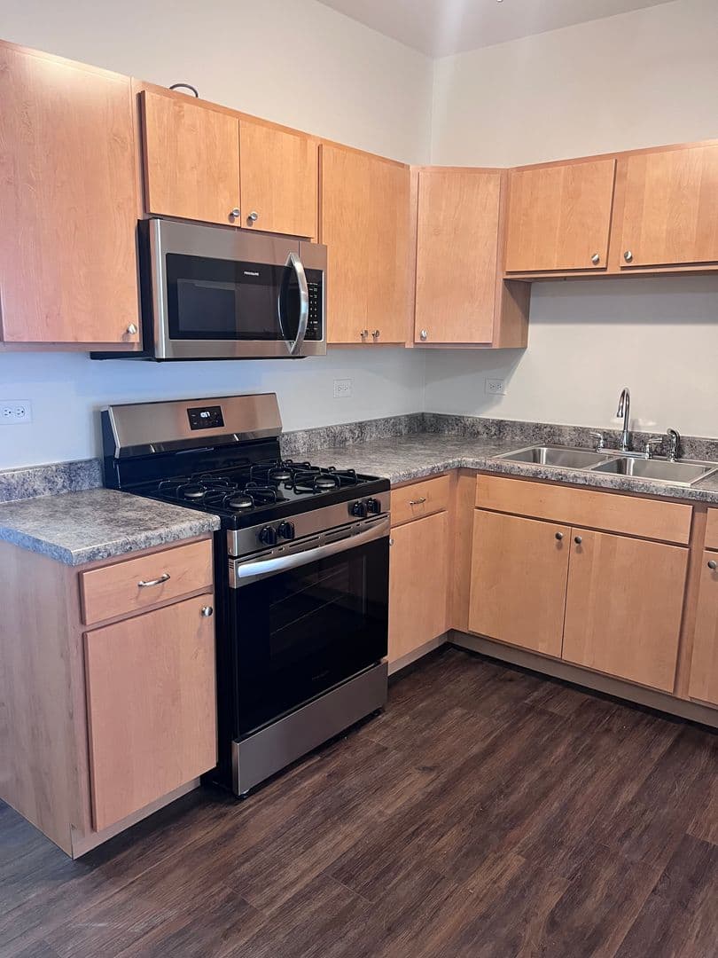 Chicago Apartment: 5026-32 W. Madison St