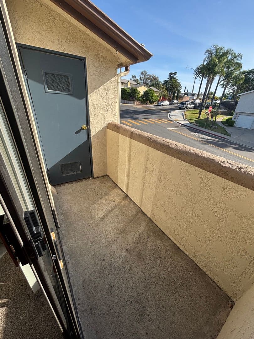 Fallbrook Apartment: 744 W Fallbrook St