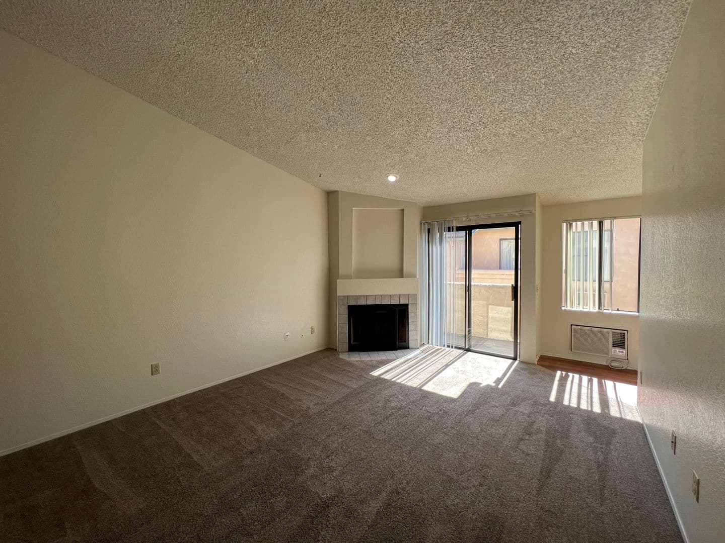 Fallbrook Apartment: 744 W Fallbrook St