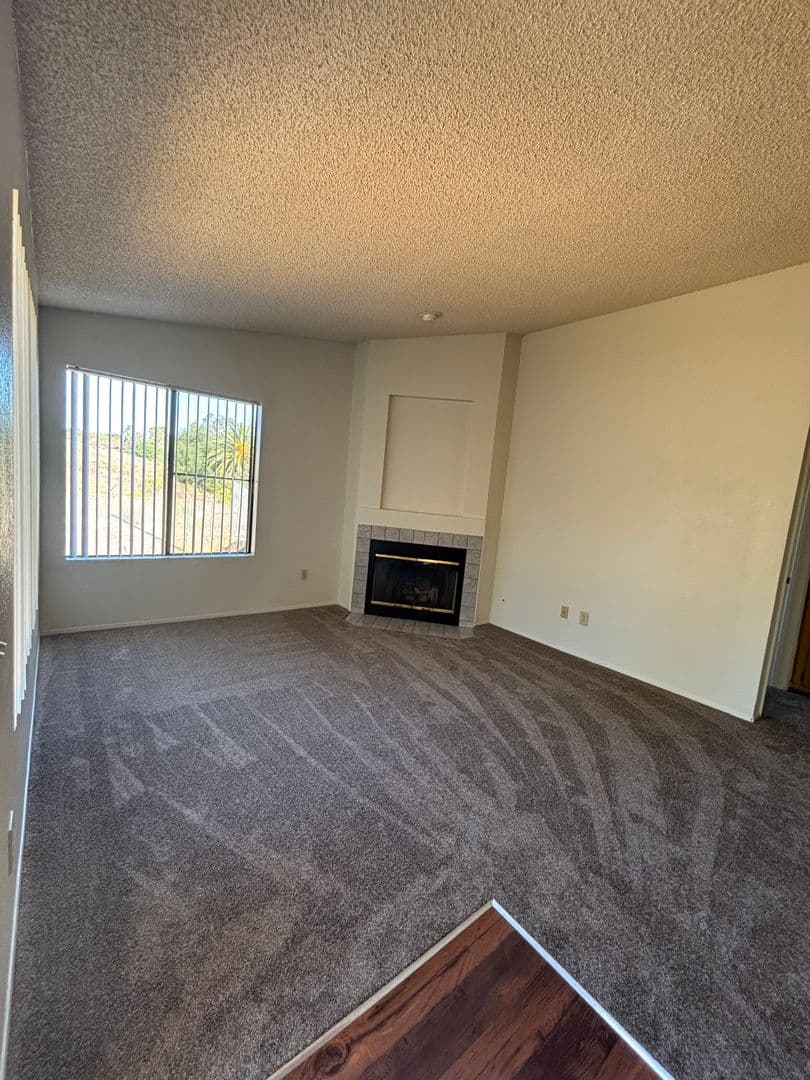 Fallbrook Apartment: 744 W Fallbrook St