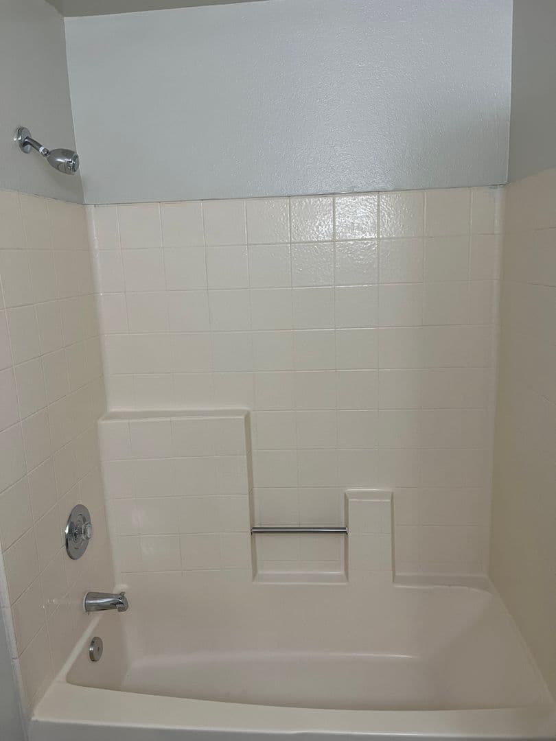 Fallbrook Apartment: 744 W Fallbrook St