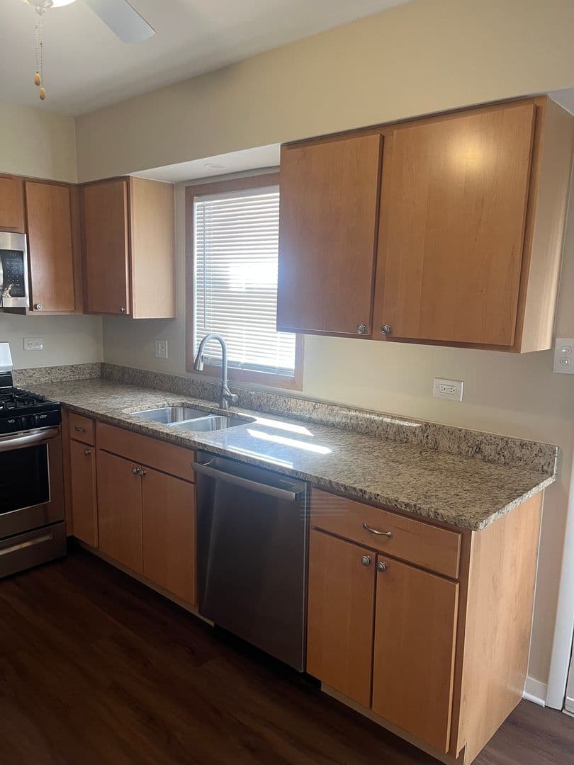 Highland Park Apartment: 366 Park Ave