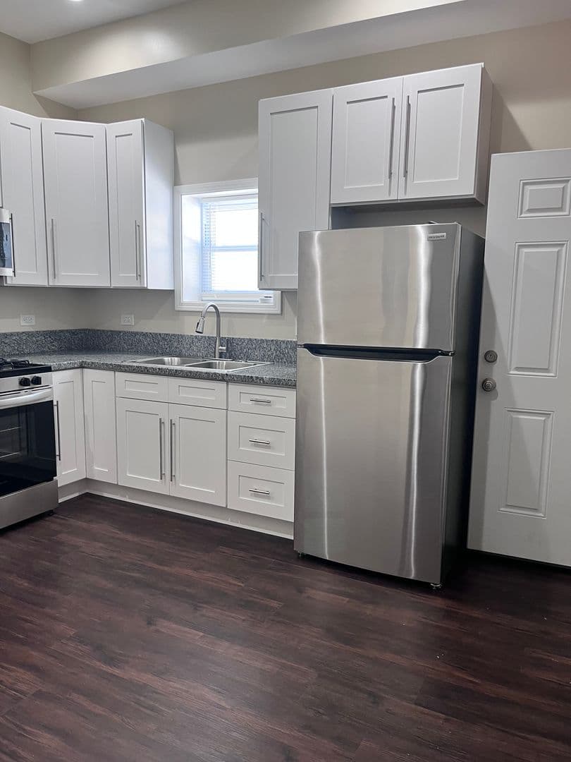 Chicago Apartment: 5026-32 W. Madison St