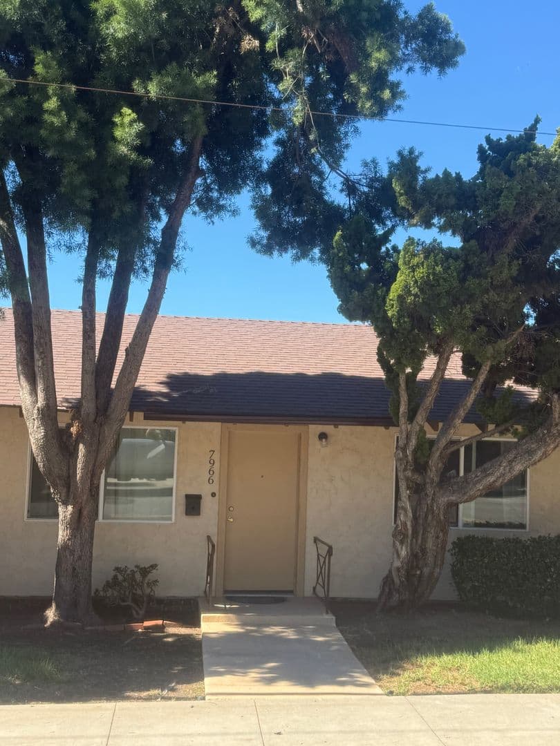 La Mesa Apartment: 7482 Mohawk Street