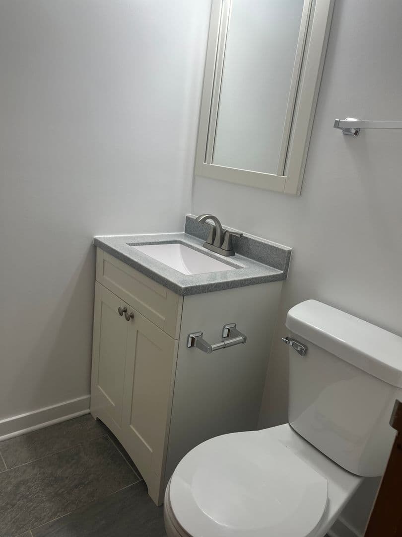 Highland Park Apartment: 366 Park Ave