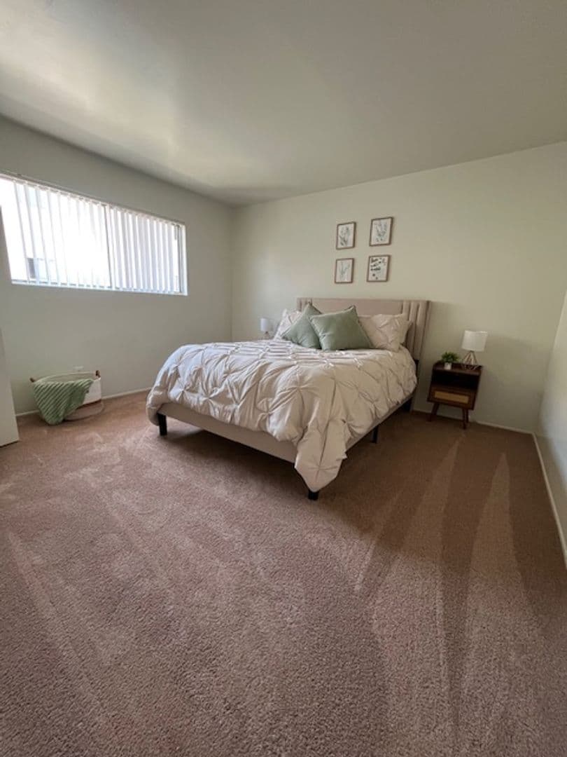 La Mesa Apartment: 7482 Mohawk Street