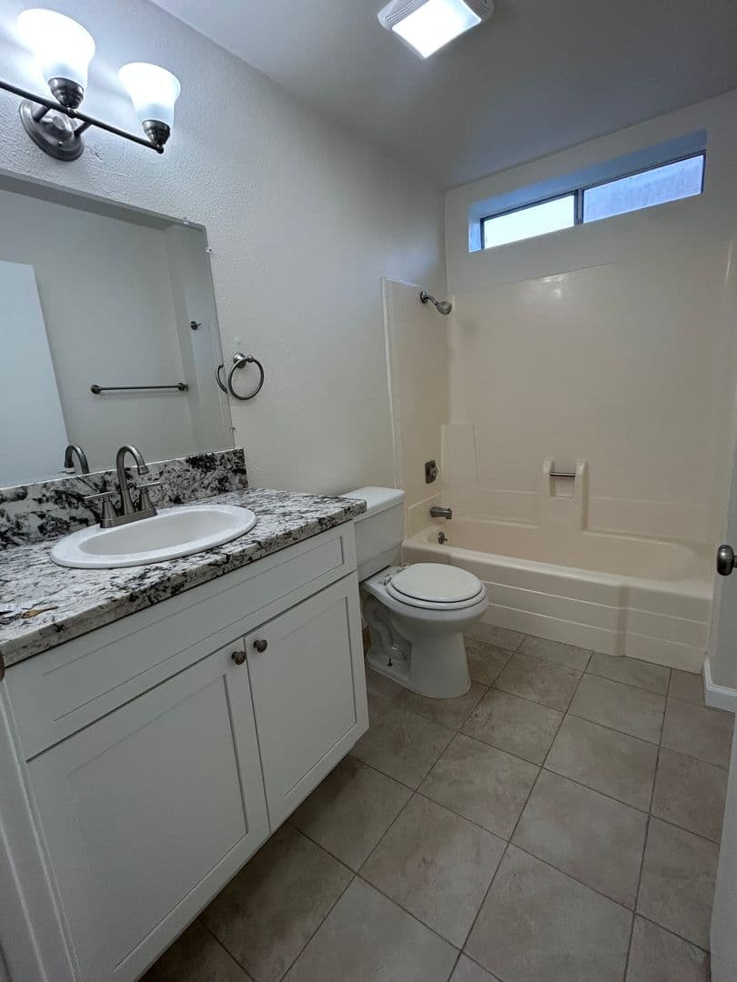 La Mesa Apartment: 7482 Mohawk Street