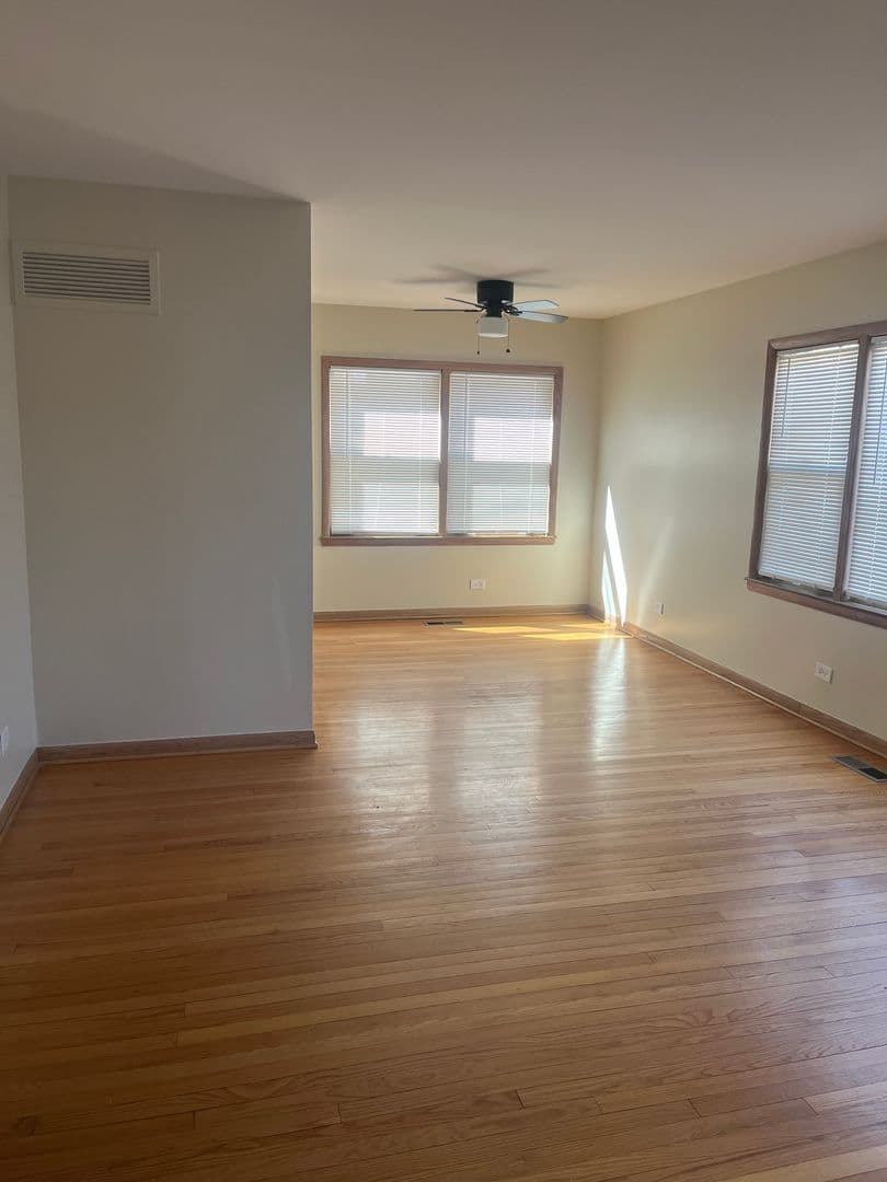 Highland Park Apartment: 366 Park Ave