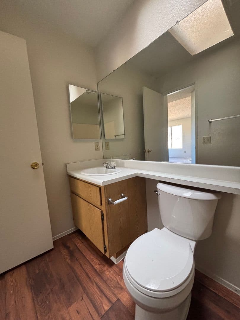 Fallbrook Apartment: 744 W Fallbrook St