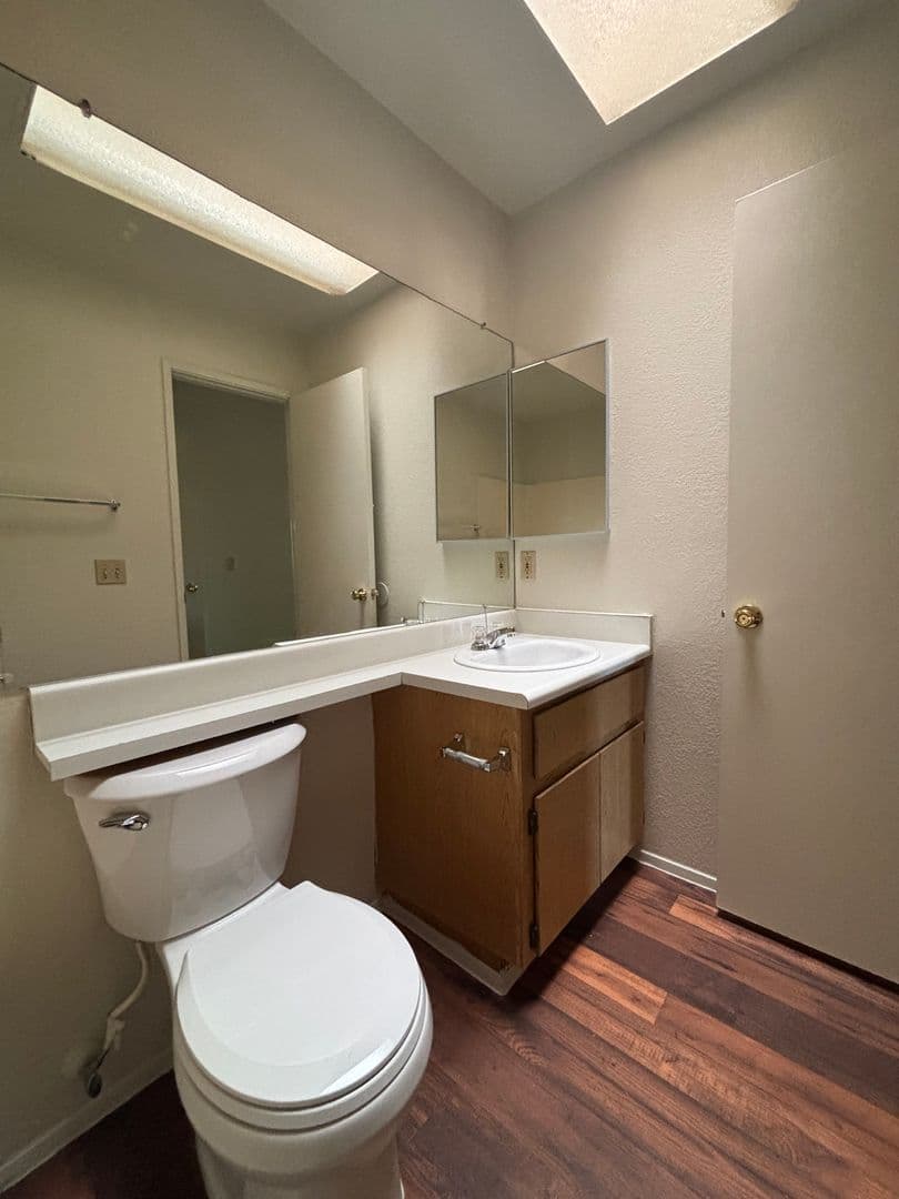 Fallbrook Apartment: 744 W Fallbrook St
