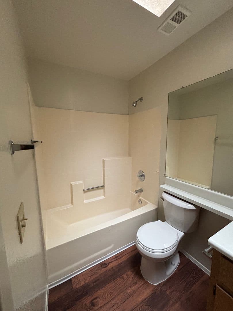 Fallbrook Apartment: 744 W Fallbrook St