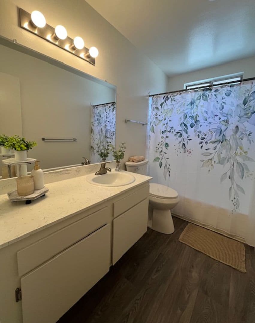 La Mesa Apartment: 7482 Mohawk Street