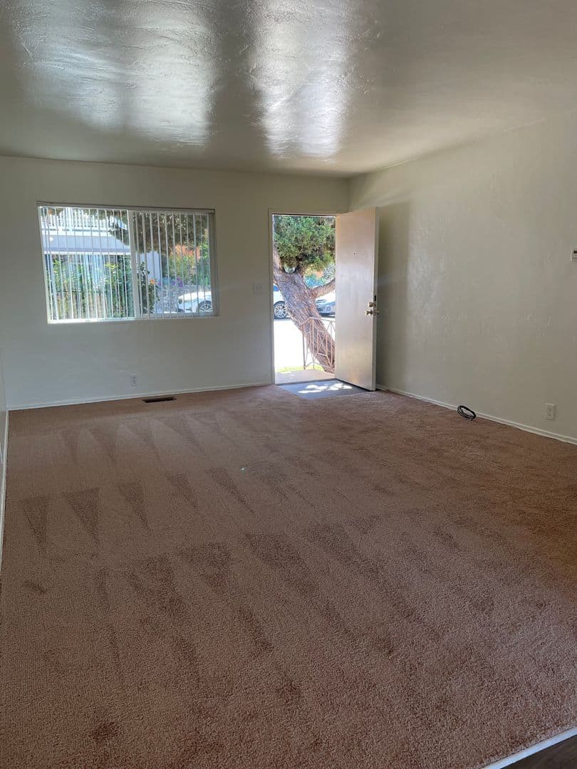 La Mesa Apartment: 7482 Mohawk Street