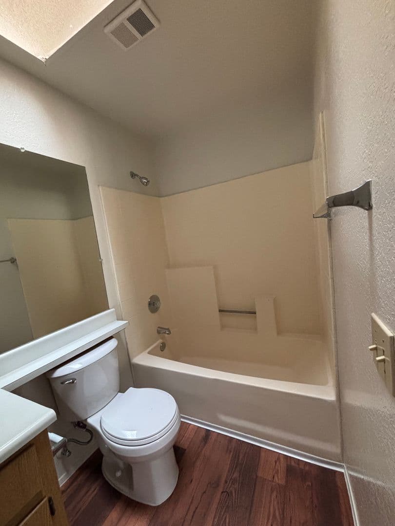 Fallbrook Apartment: 744 W Fallbrook St