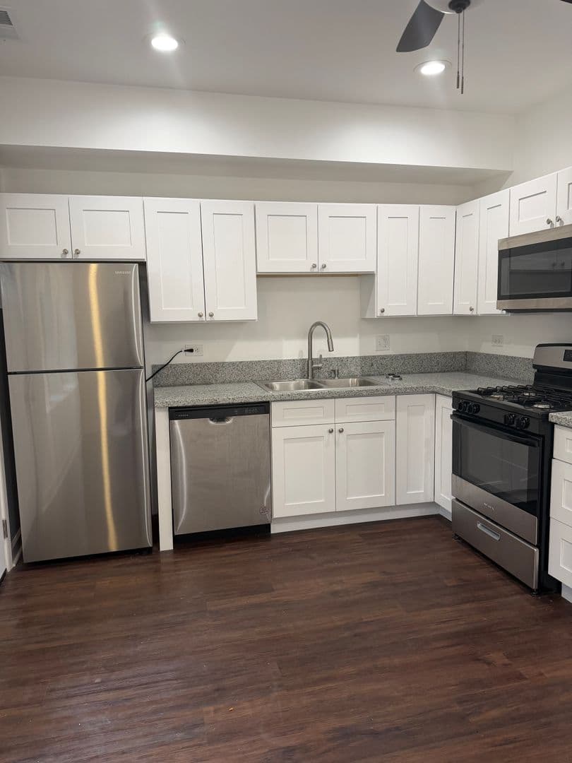 Park Ridge Apartment: 7-11 S. Chester Ave