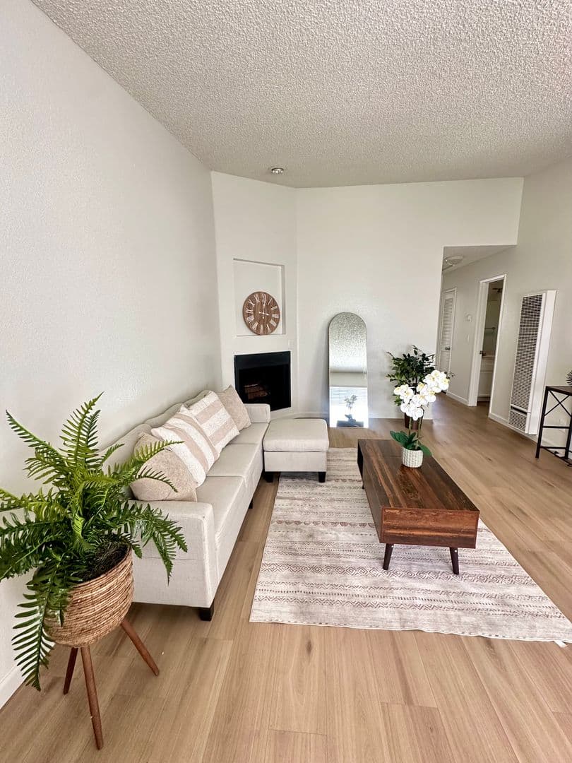San Diego Apartment: 3175 Cauby St.