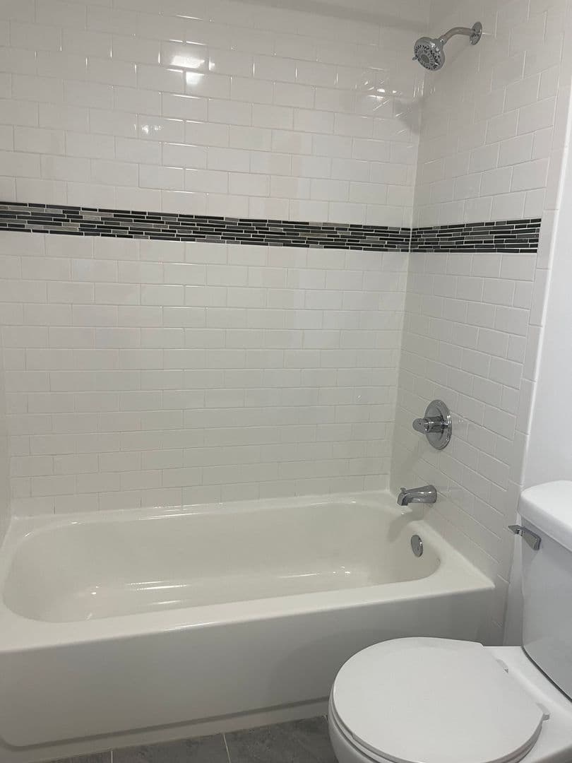 Highland Park Apartment: 366 Park Ave