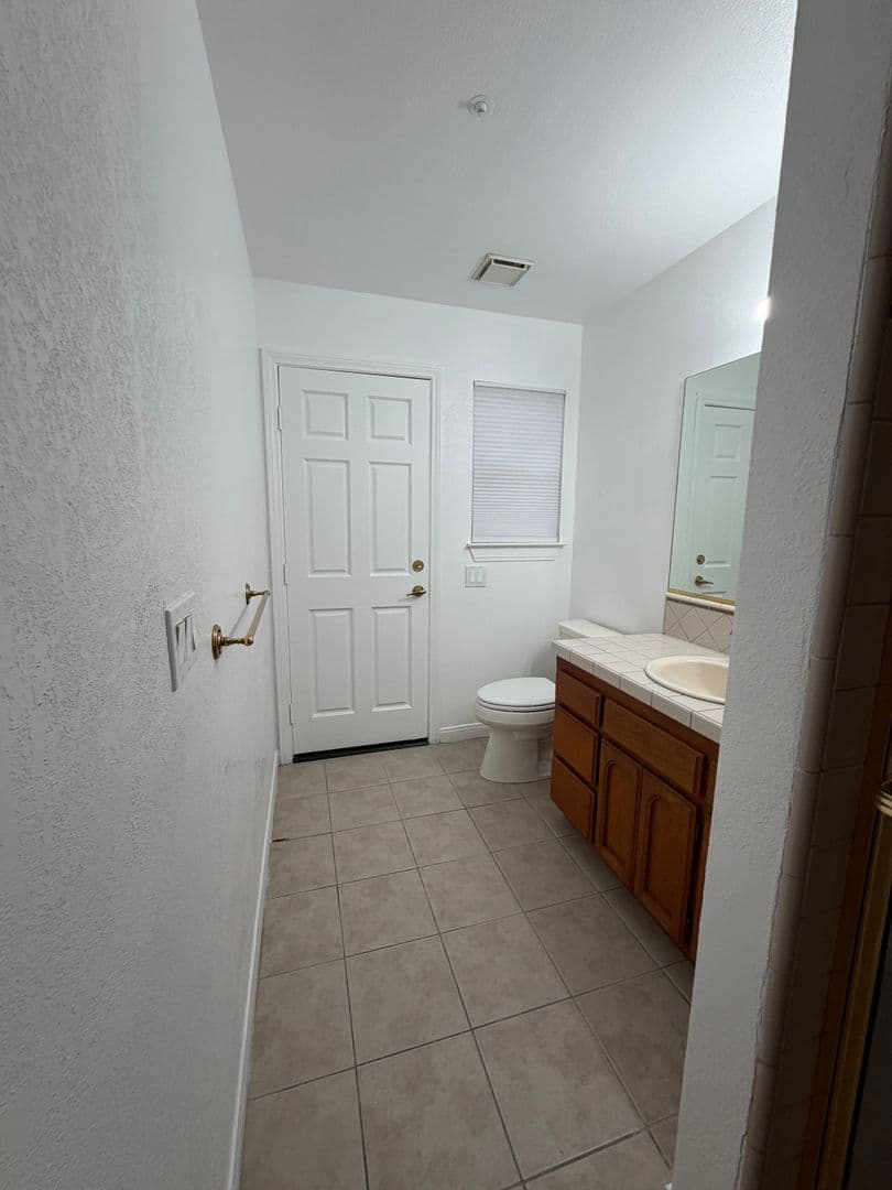 Victorville House: 18141 Country Glen Lane