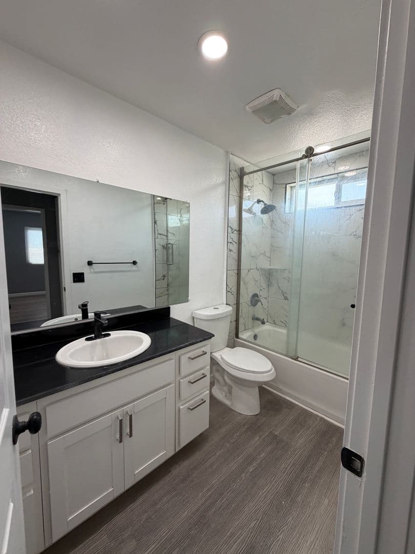 San Bernardino House: 1595 Sycamore Ln