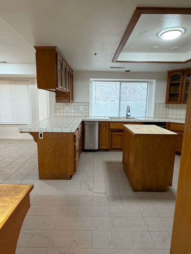 Victorville House: 18141 Country Glen Lane