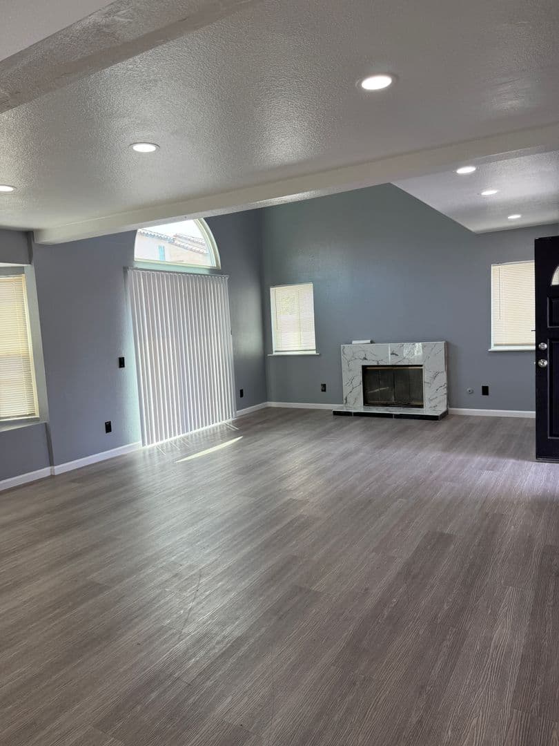 San Bernardino House: 1595 Sycamore Ln