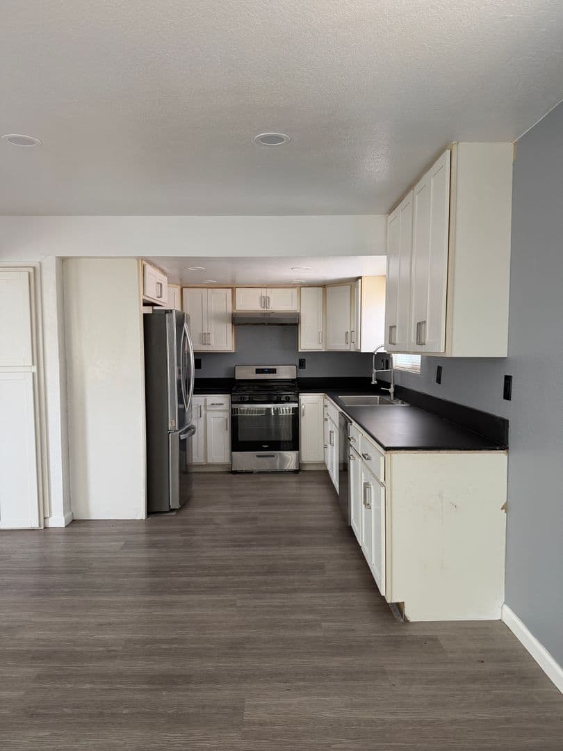 San Bernardino House: 1595 Sycamore Ln