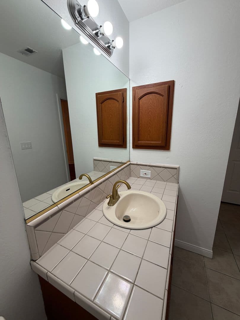 Victorville House: 18141 Country Glen Lane