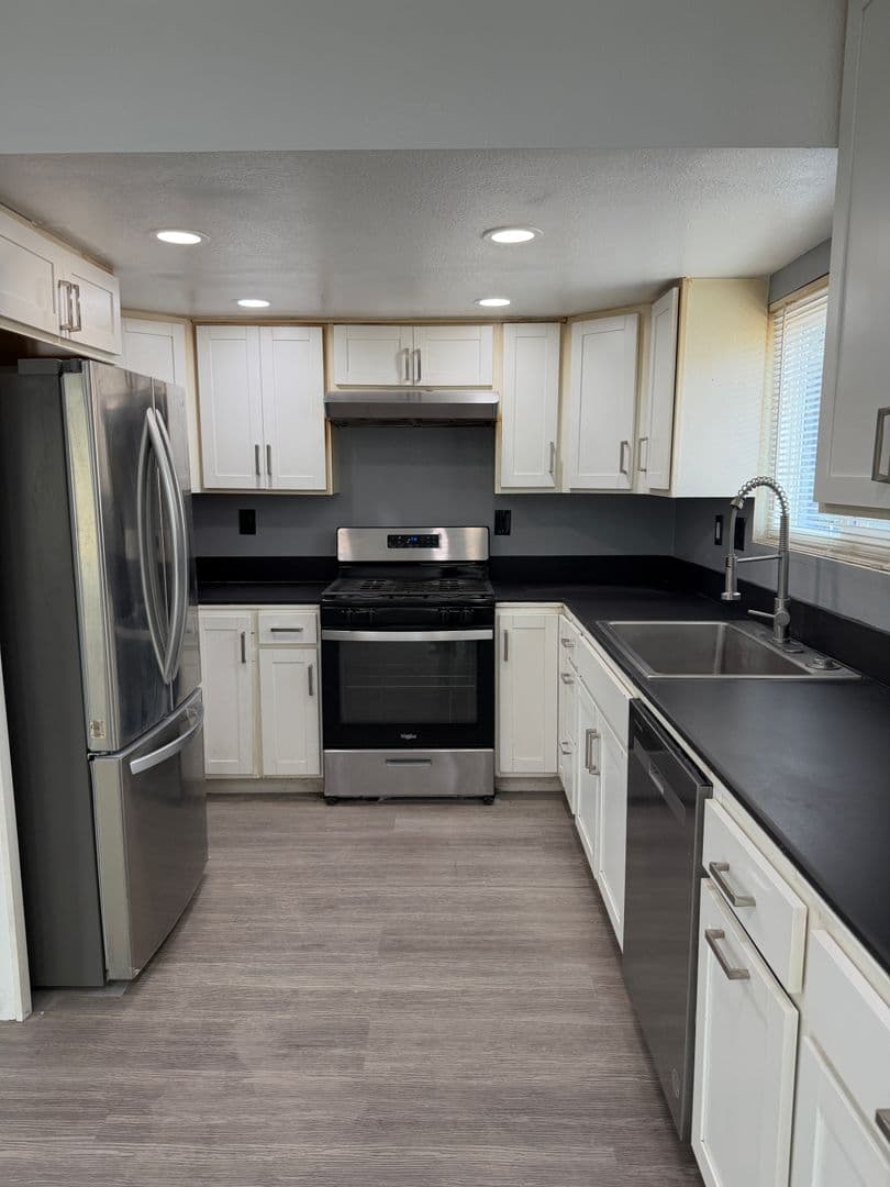 San Bernardino House: 1595 Sycamore Ln