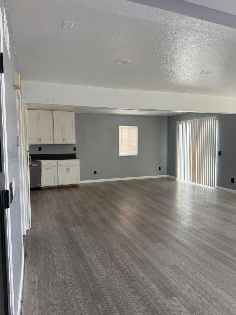 San Bernardino House: 1595 Sycamore Ln
