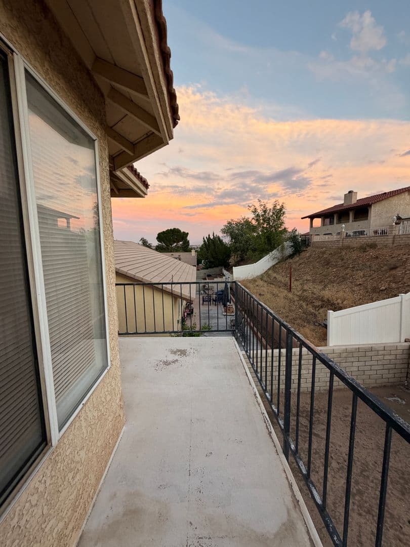 Victorville House: 18141 Country Glen Lane