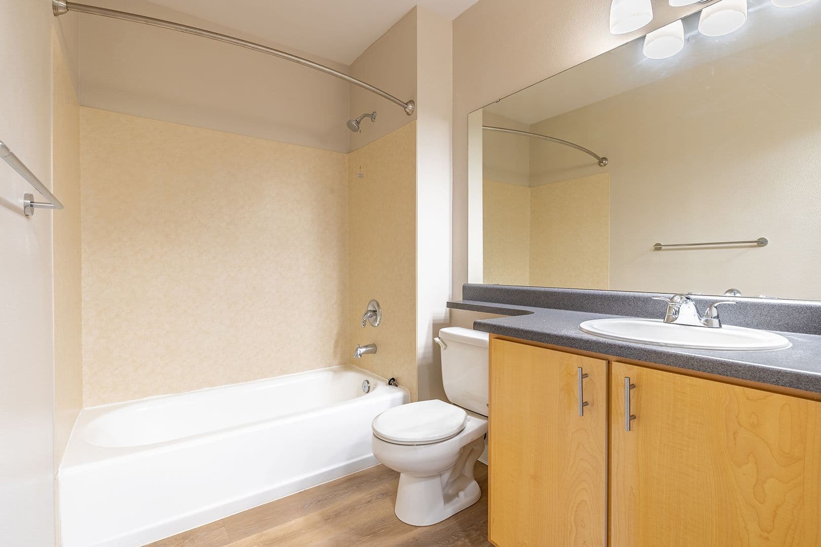 Seattle Apartment: 402 22nd Ave S