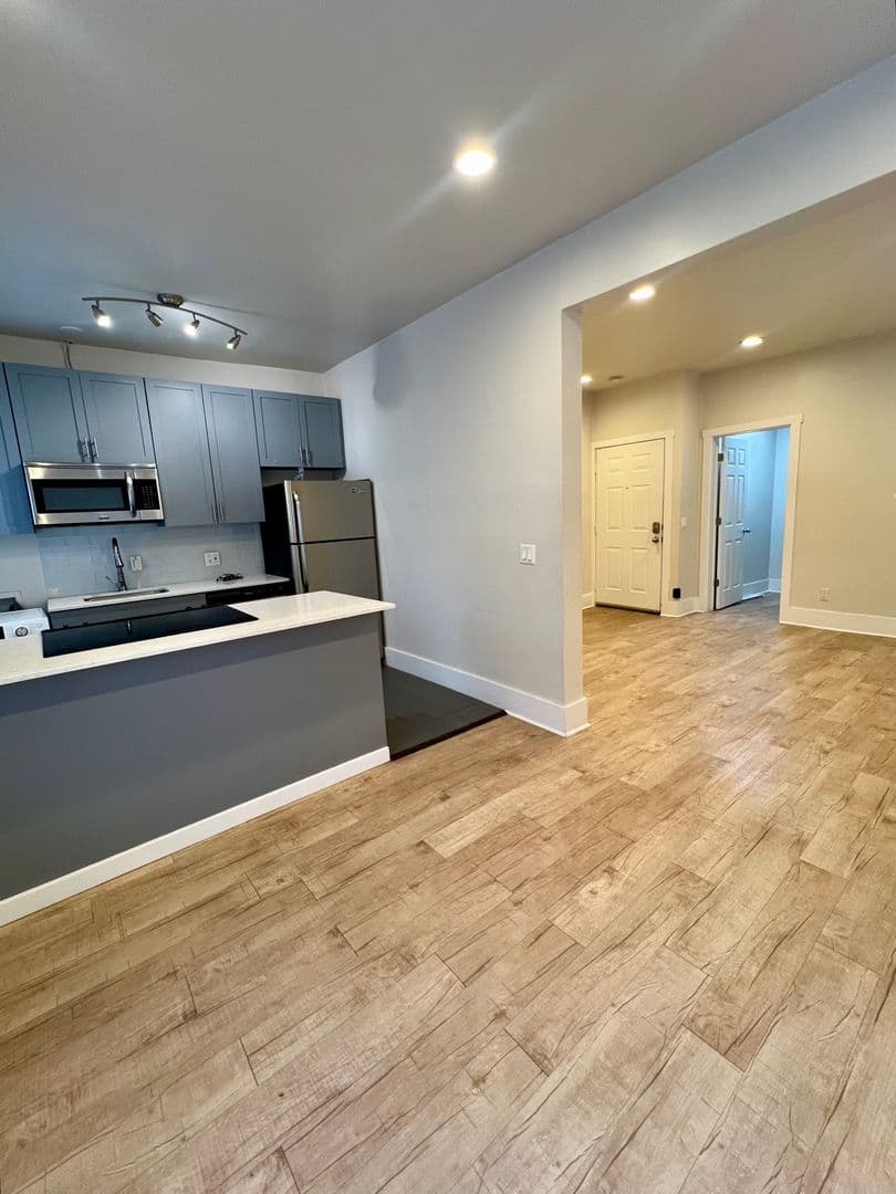 Seattle Apartment: 304 E Olive Place