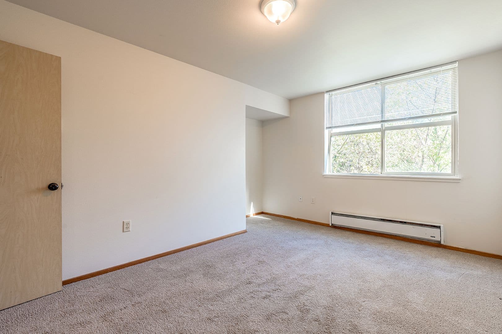 Portland Apartment: 36 NE 147th Ave