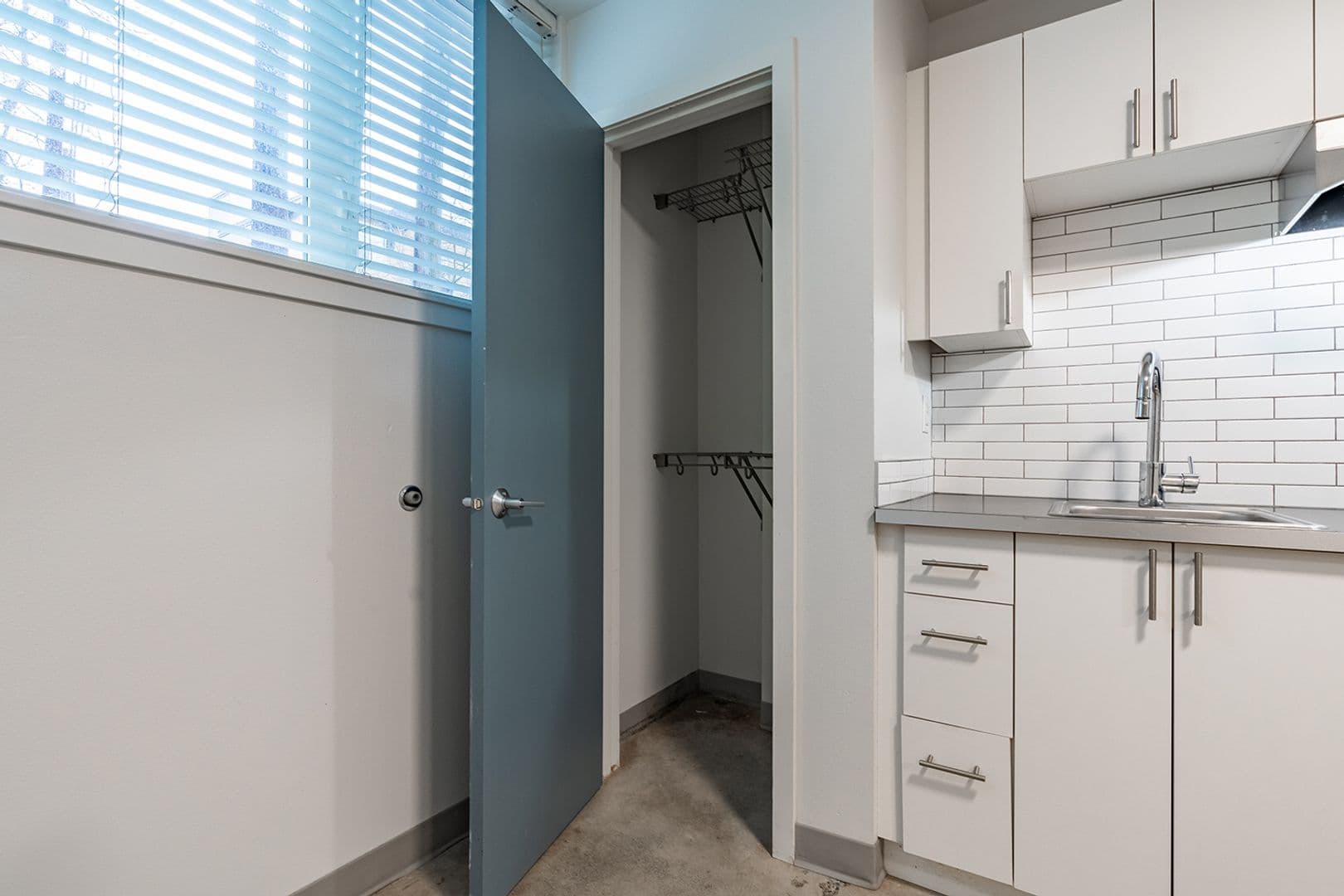 Seattle Apartment: 220 10th Ave