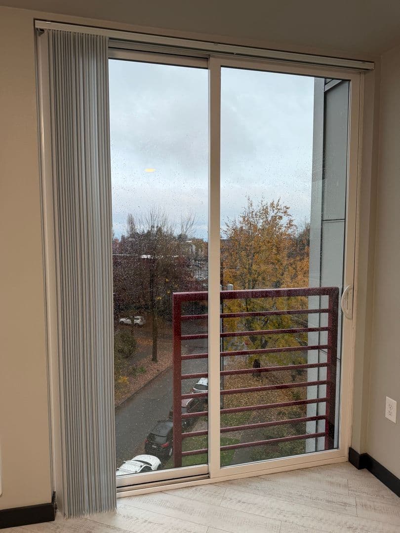 Seattle Apartment: 1523 E Madison St