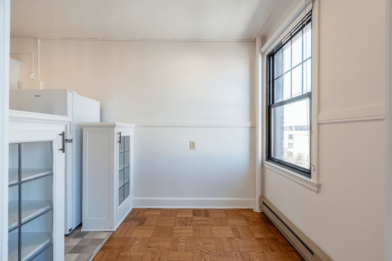 Seattle Apartment: 1305 NE 43rd St