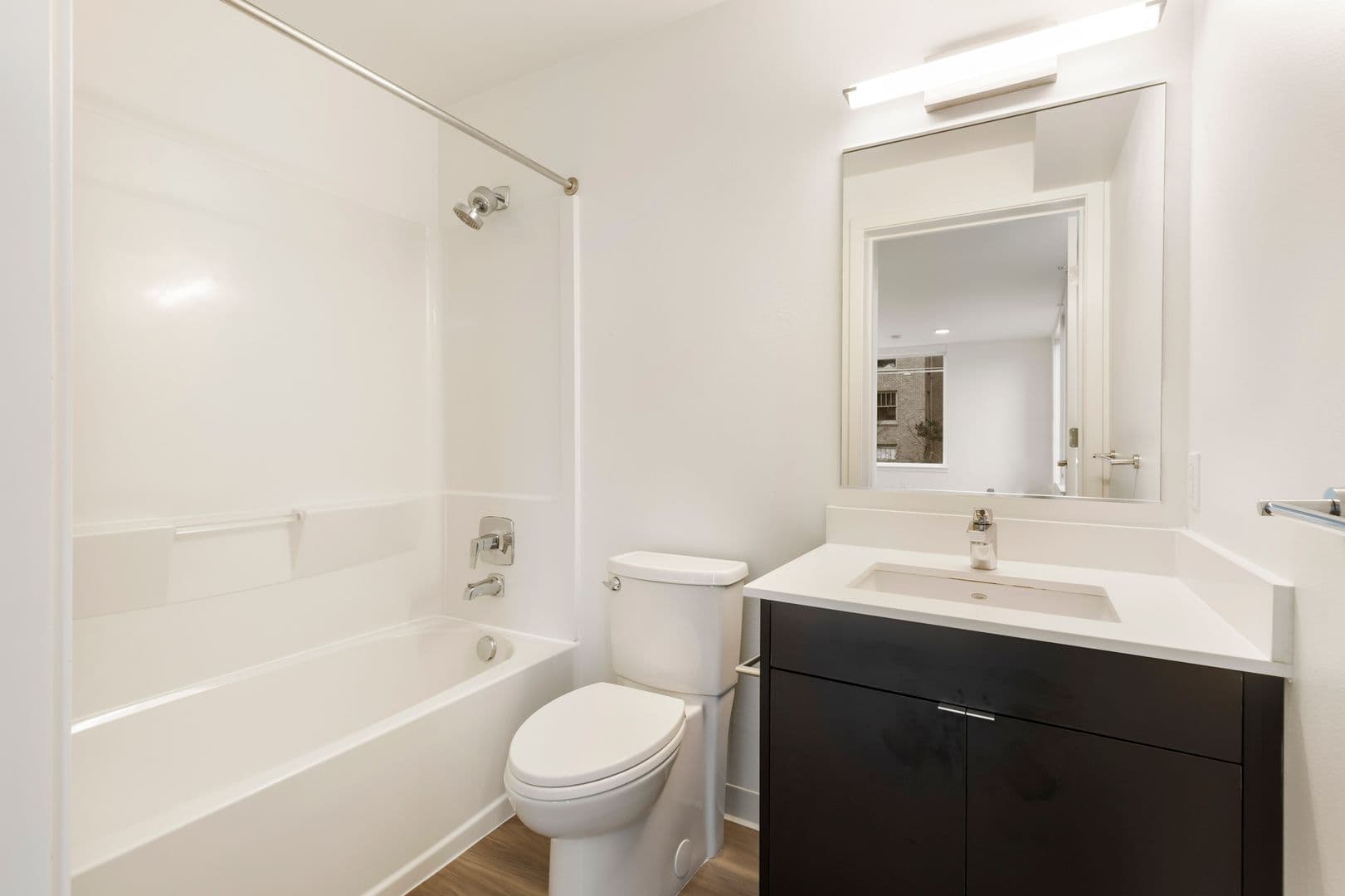 Seattle Apartment: 1103 Summit Ave