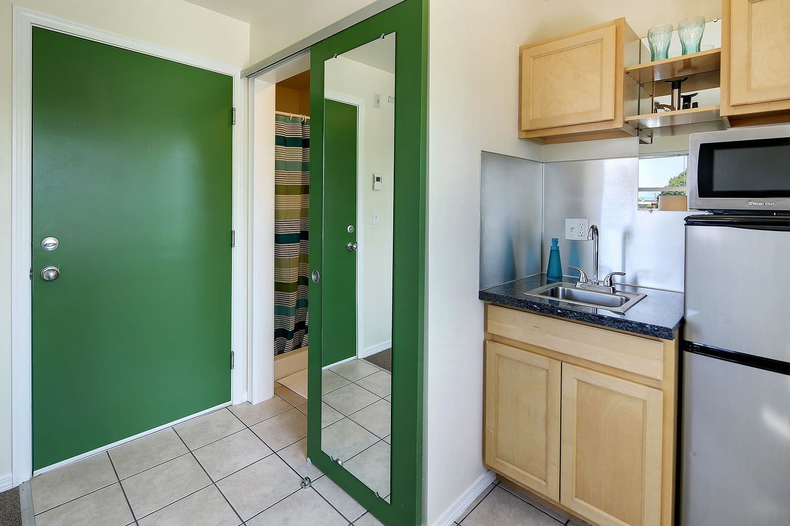 Seattle Apartment: 5528 15th Ave NE