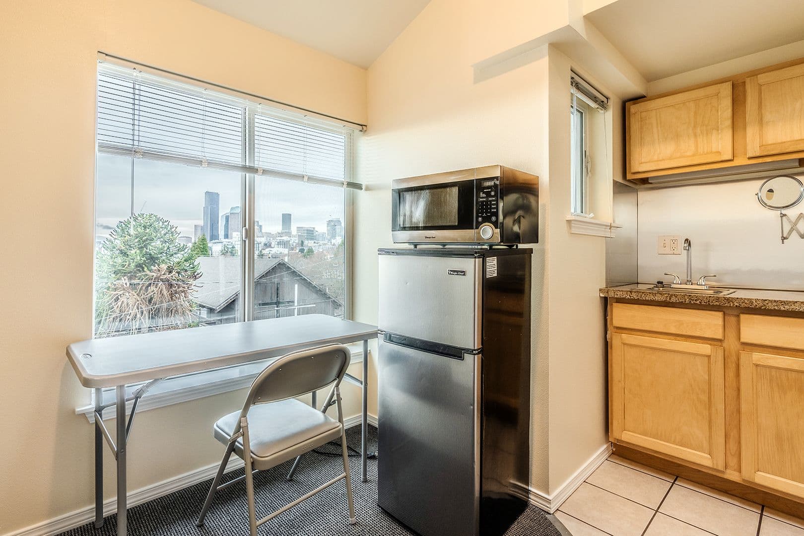 Seattle Apartment: 310 17th Ave S