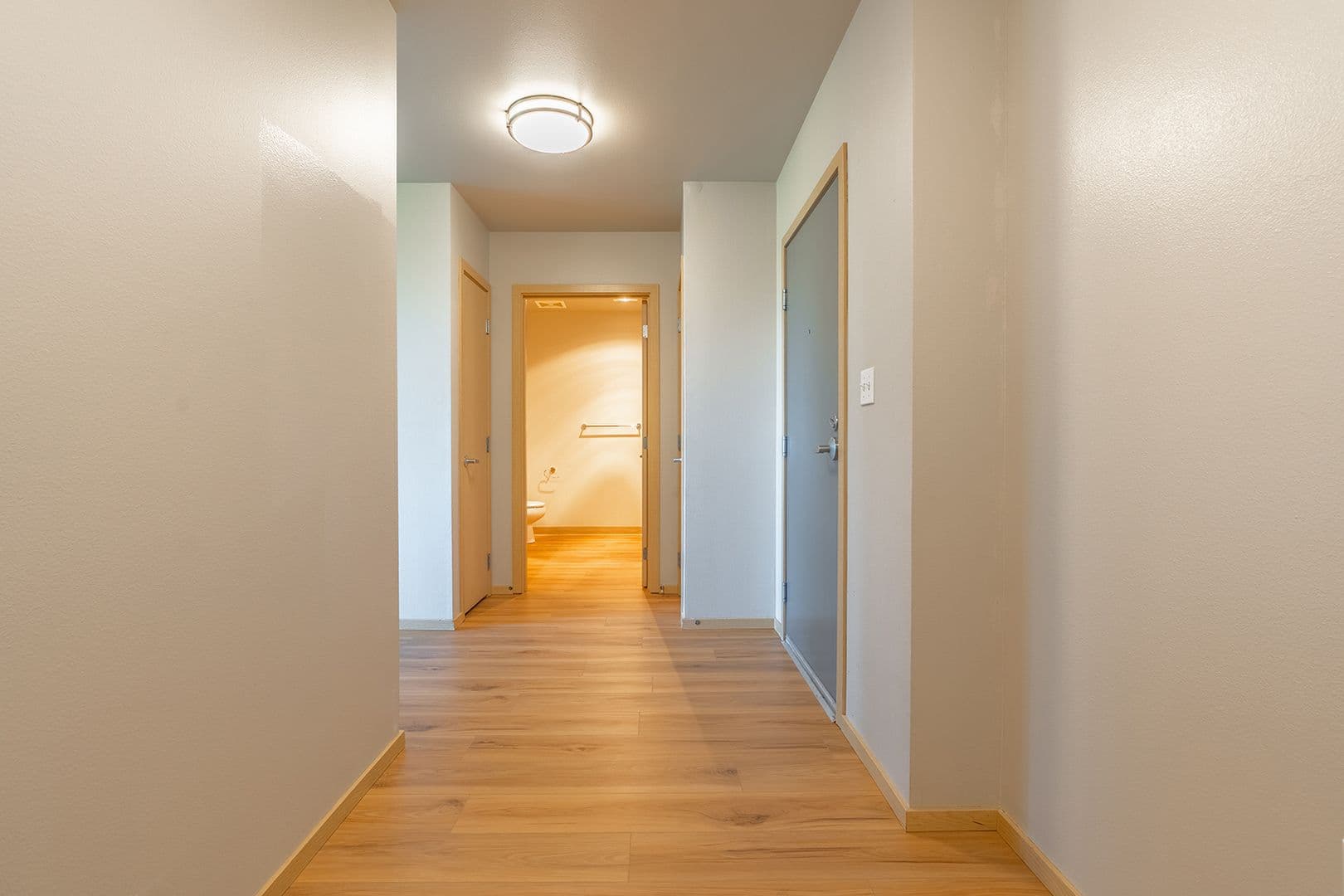 Seattle Apartment: 402 22nd Ave S