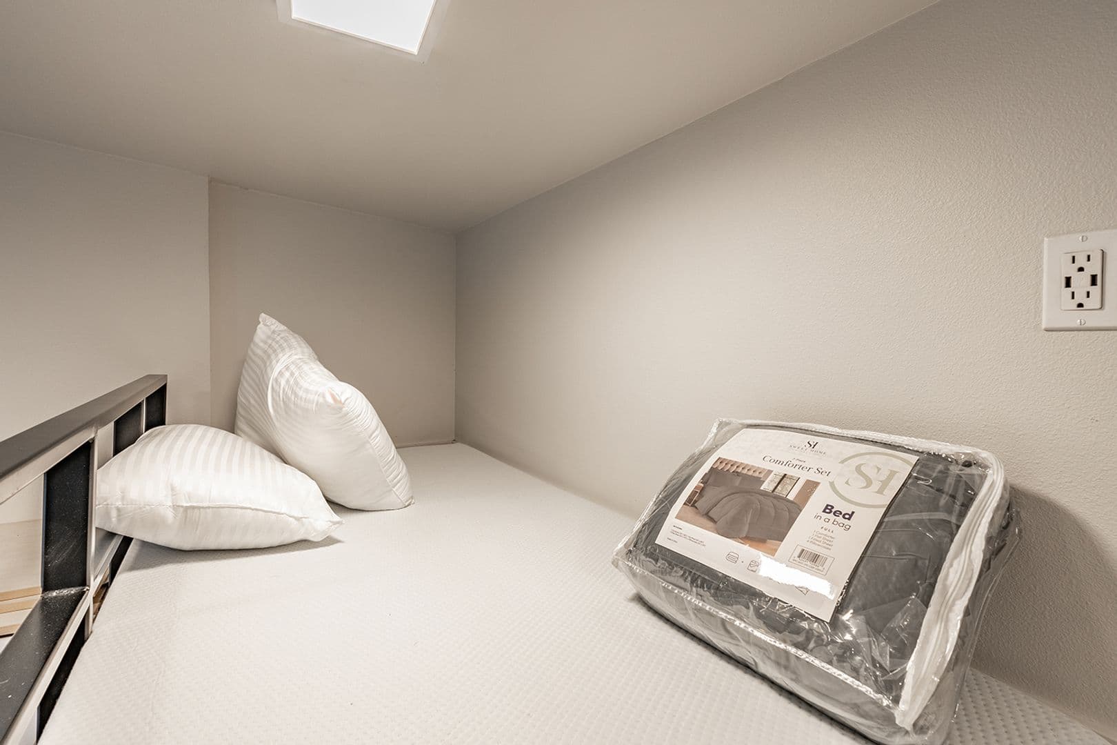 Seattle Apartment: 423 Terry Ave