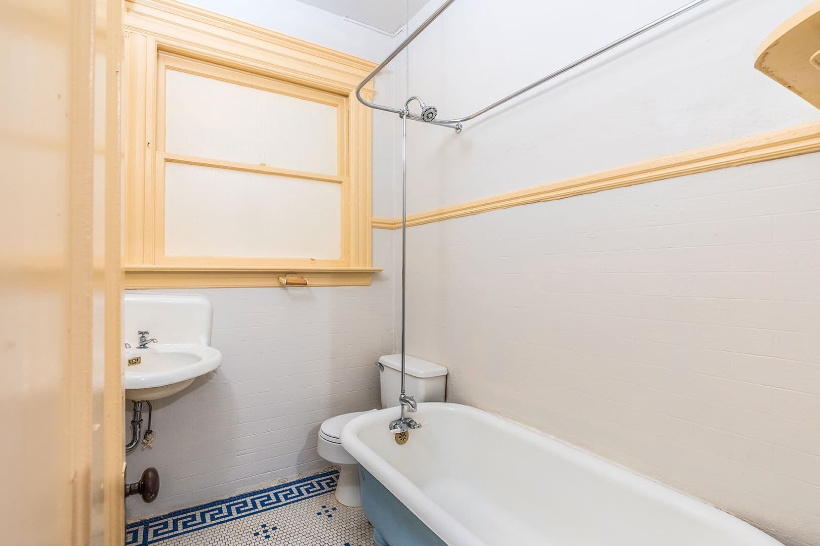 Seattle Apartment: 1625 E Madison St