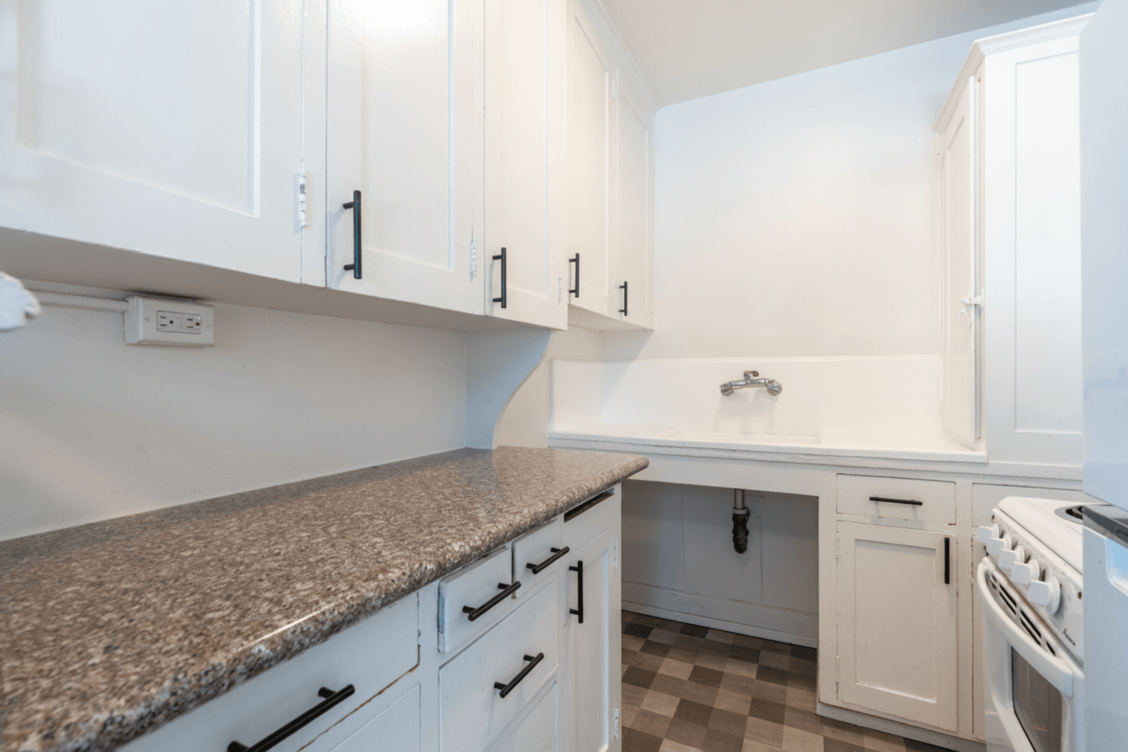 Seattle Apartment: 1305 NE 43rd St