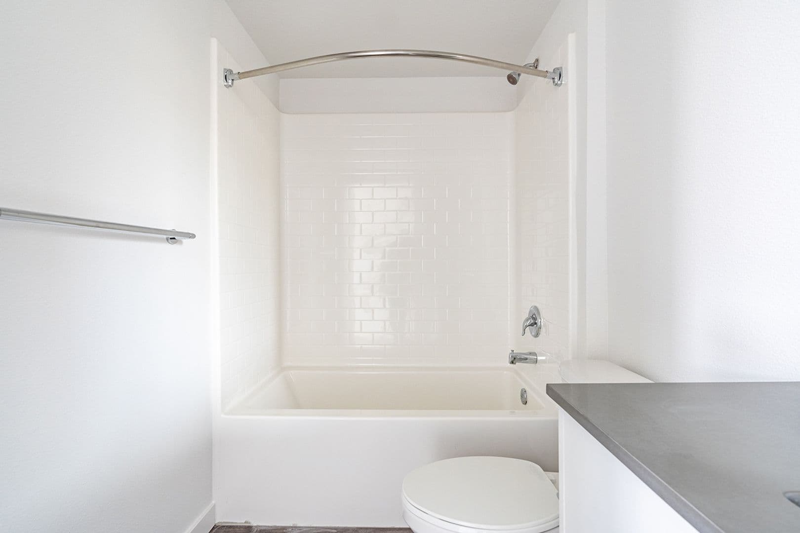 Seattle Apartment: 355 15th Ave