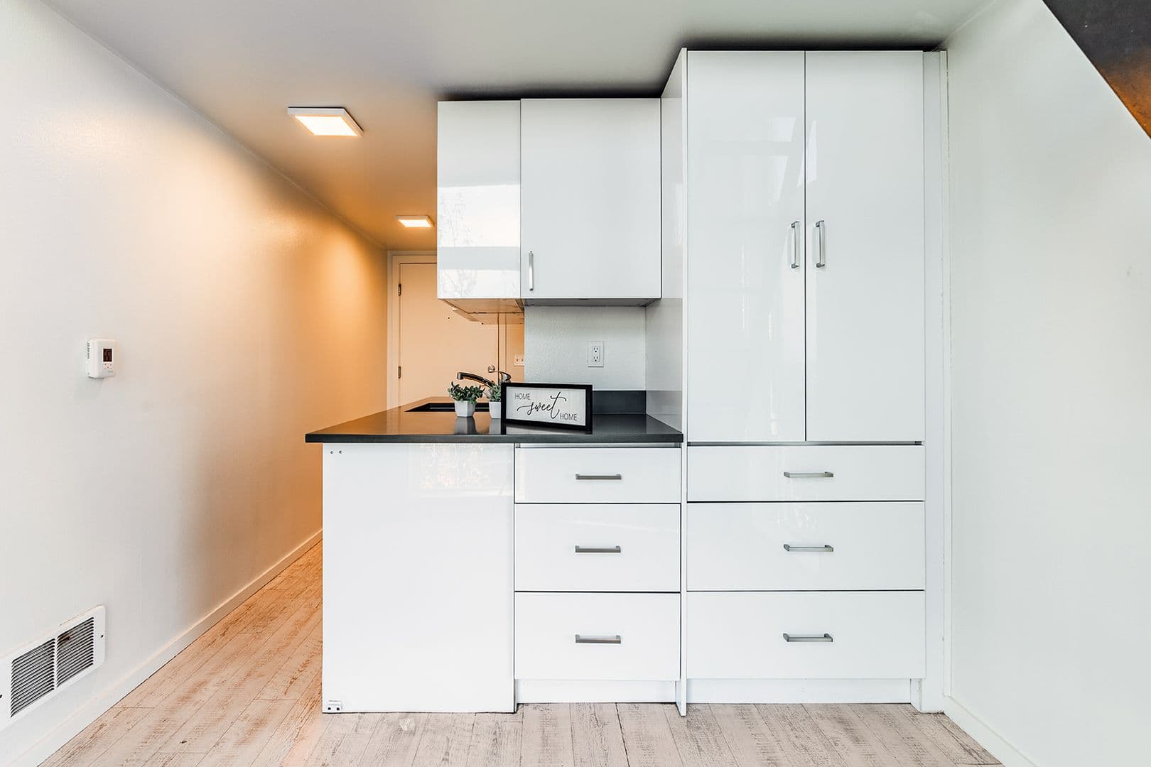 Seattle Apartment: 1806 23rd Ave